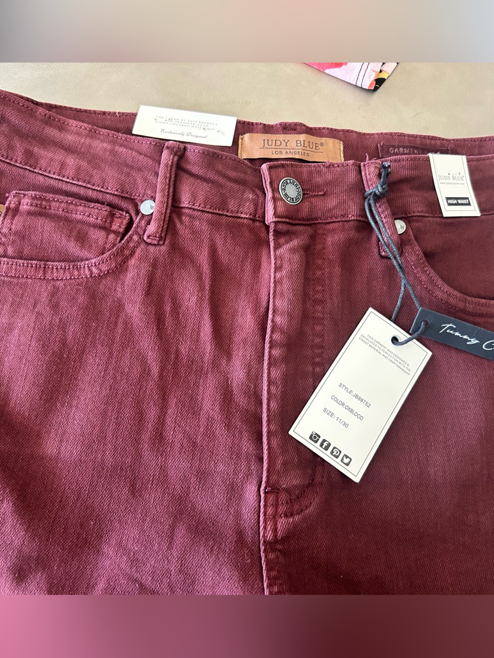 Judy Blue Women's Wine cropped Jeans